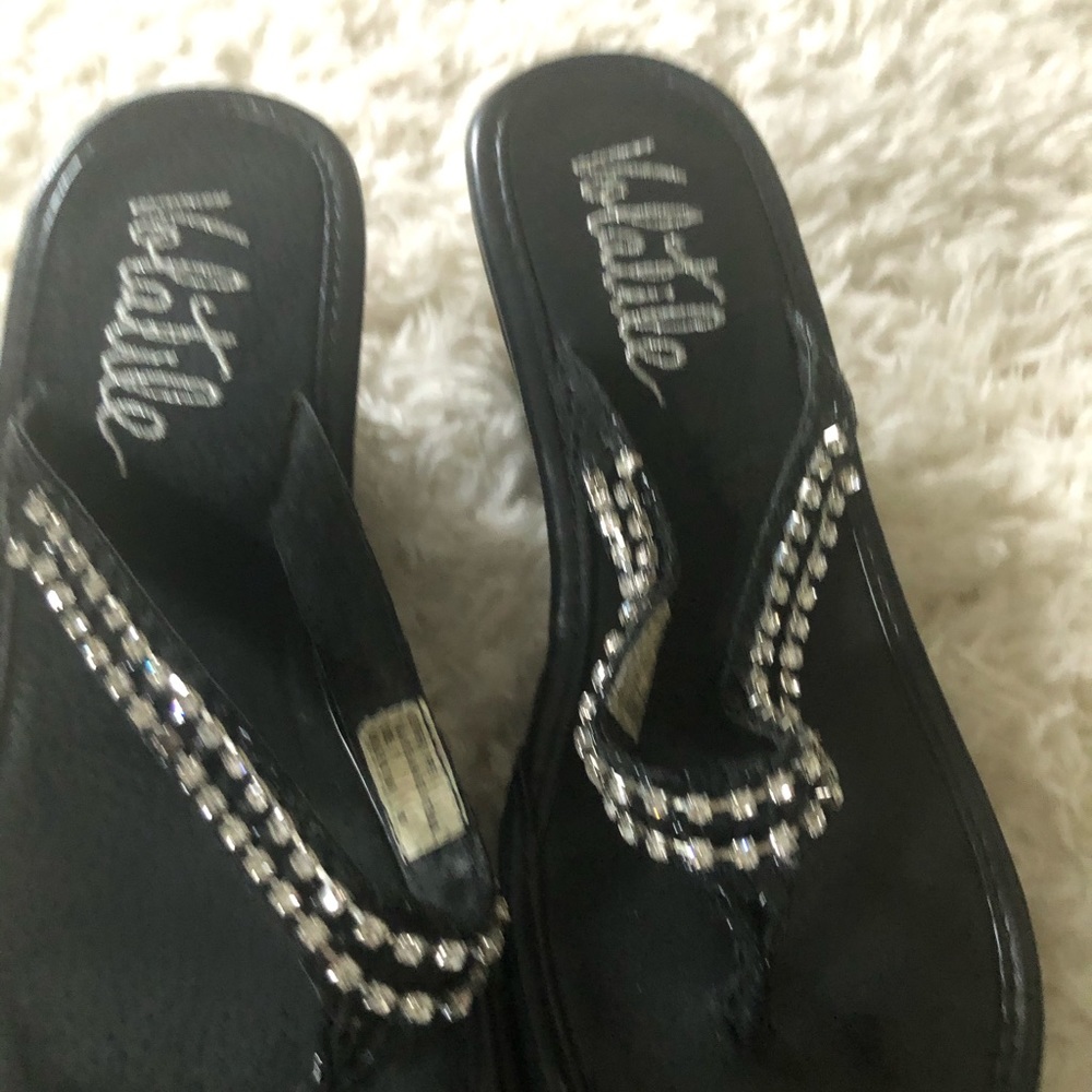 Sandles - Picture 2 of 5